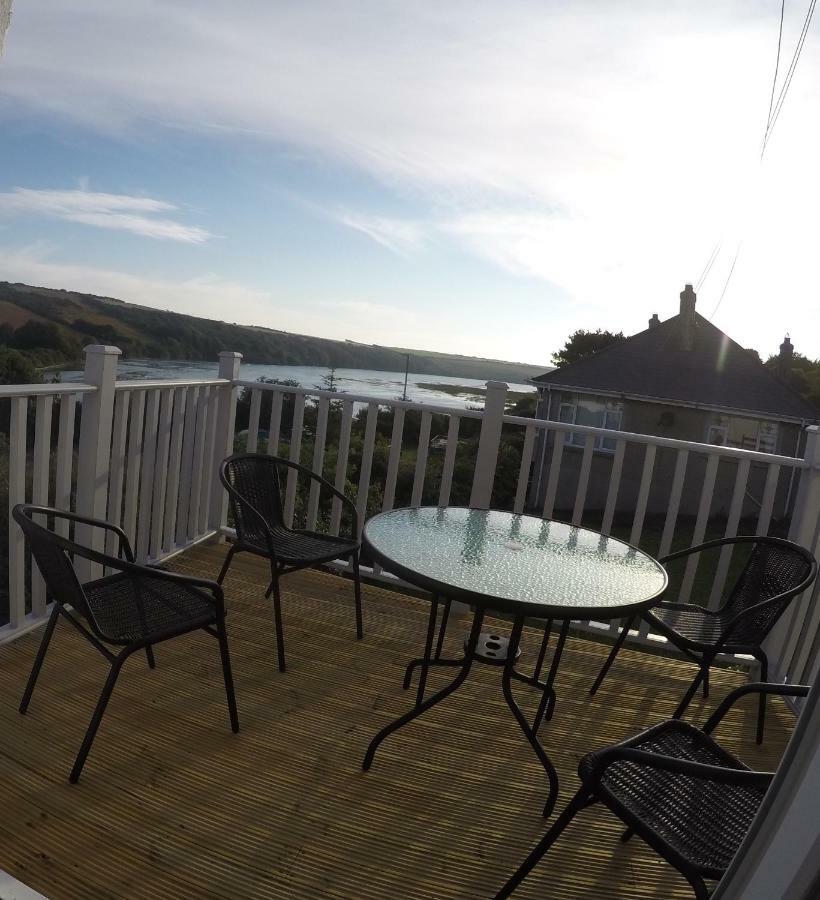 Villa Rawley Point à New Quay Extérieur photo